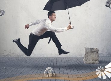 Vertiefung - Modul 14 Mann mit Regenschirm